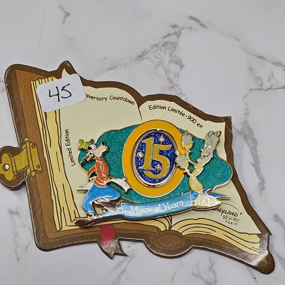 Disneyland Paris 15th Anniversary pin with Goofy and Lumiere - Picture 1 of 5